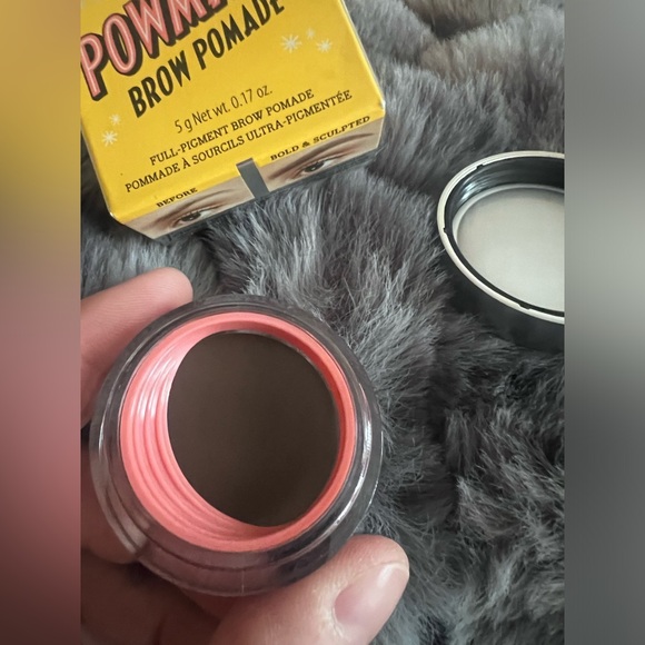 Benefit Powmade #4 New💕 - Picture 2 of 9